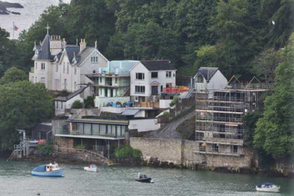 23 July 2023 - 09:08:02
A straightforward construction update. Although there's very litte straightforward about construction in Dartmouth and Kingswear.

This little gathering of properties is pretty amazing.  There have been three houses demolished  One new house already built. Two brand new properties being built. Anther being significantly extended. And a sister property to the one on the right will be start in the near future. Hopefully none of them suffer the same fate as the Gunfield on the left. A multi year renovation. - and then very little use.
-------------------
Dartmouth construction